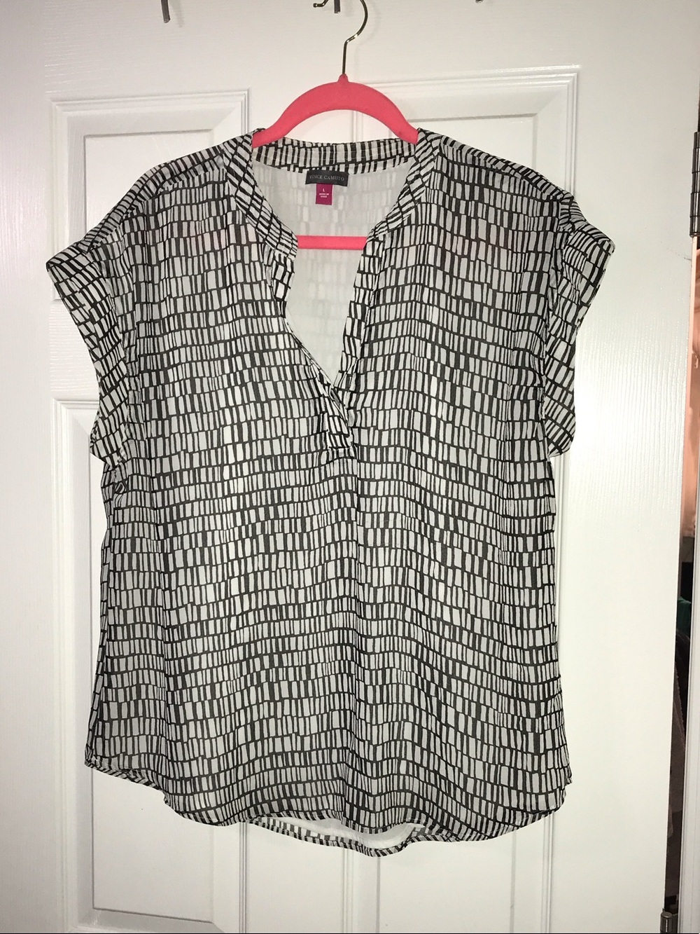 Ann Taylor Black and White Geometric Cap Sleeve Blouse